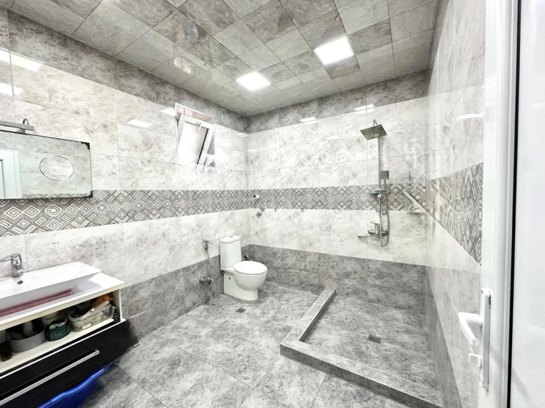 Satılır 5 otaqlı həyət evi 240 m²