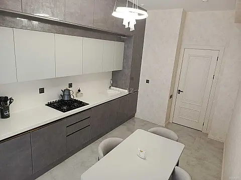 Kirayə verilir 2 otaqlı mənzil 90 m²