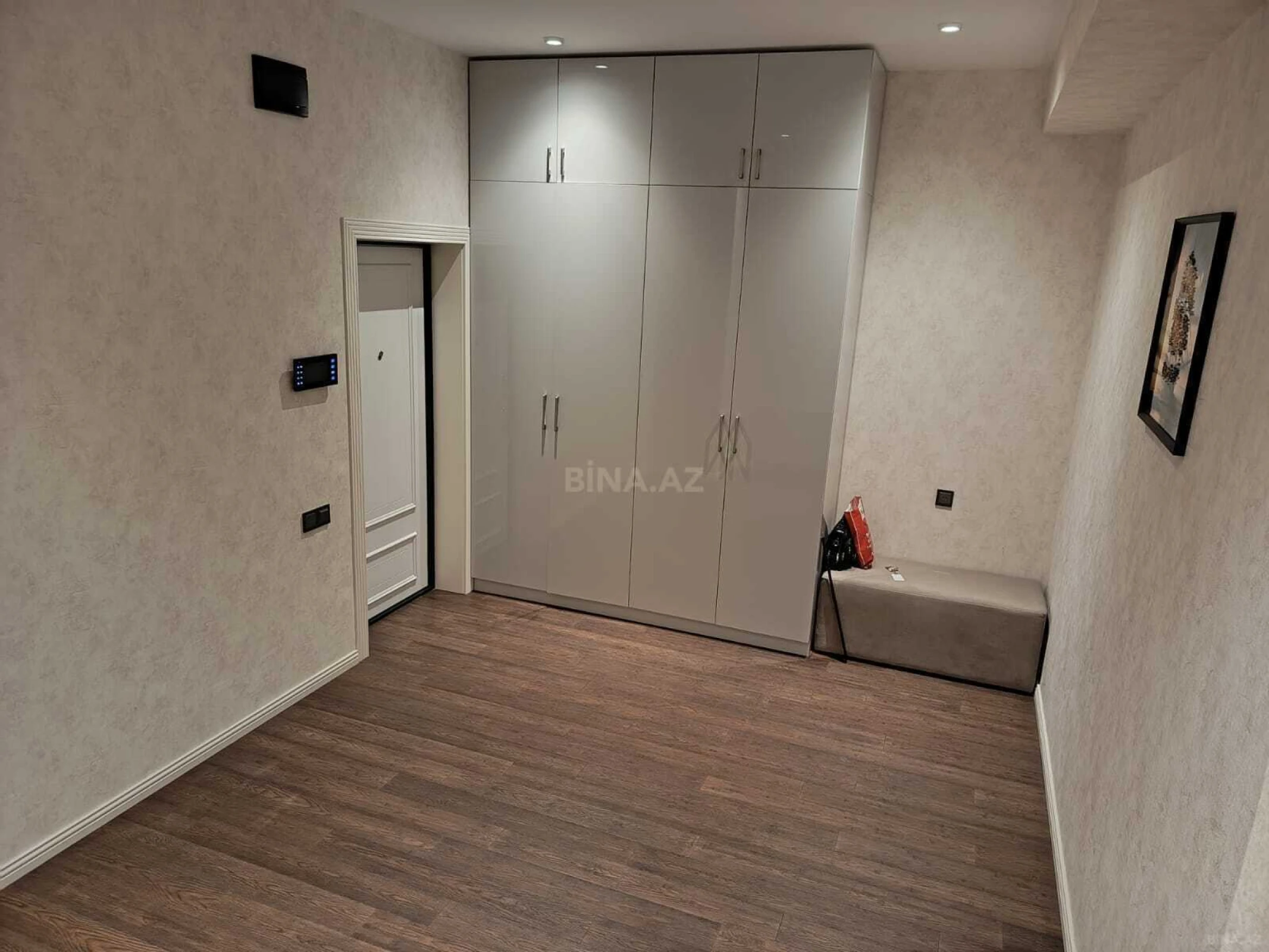 Kirayə verilir 2 otaqlı mənzil 90 m²