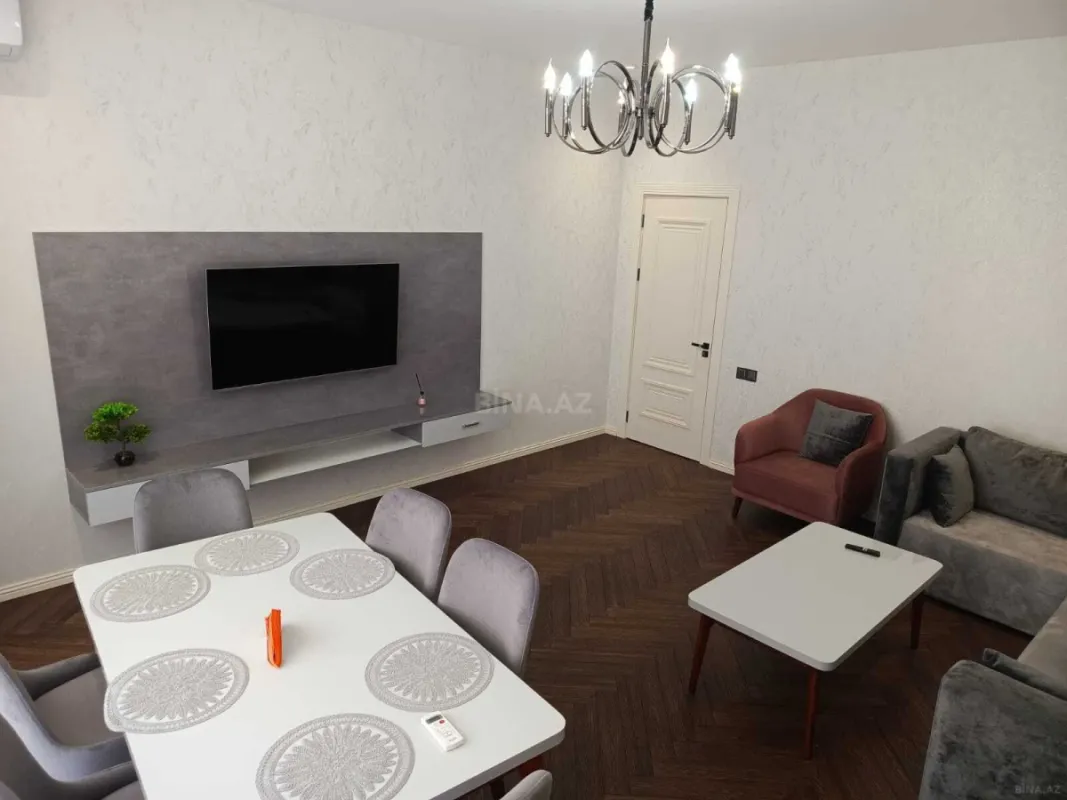 Kirayə verilir 2 otaqlı mənzil 90 m²