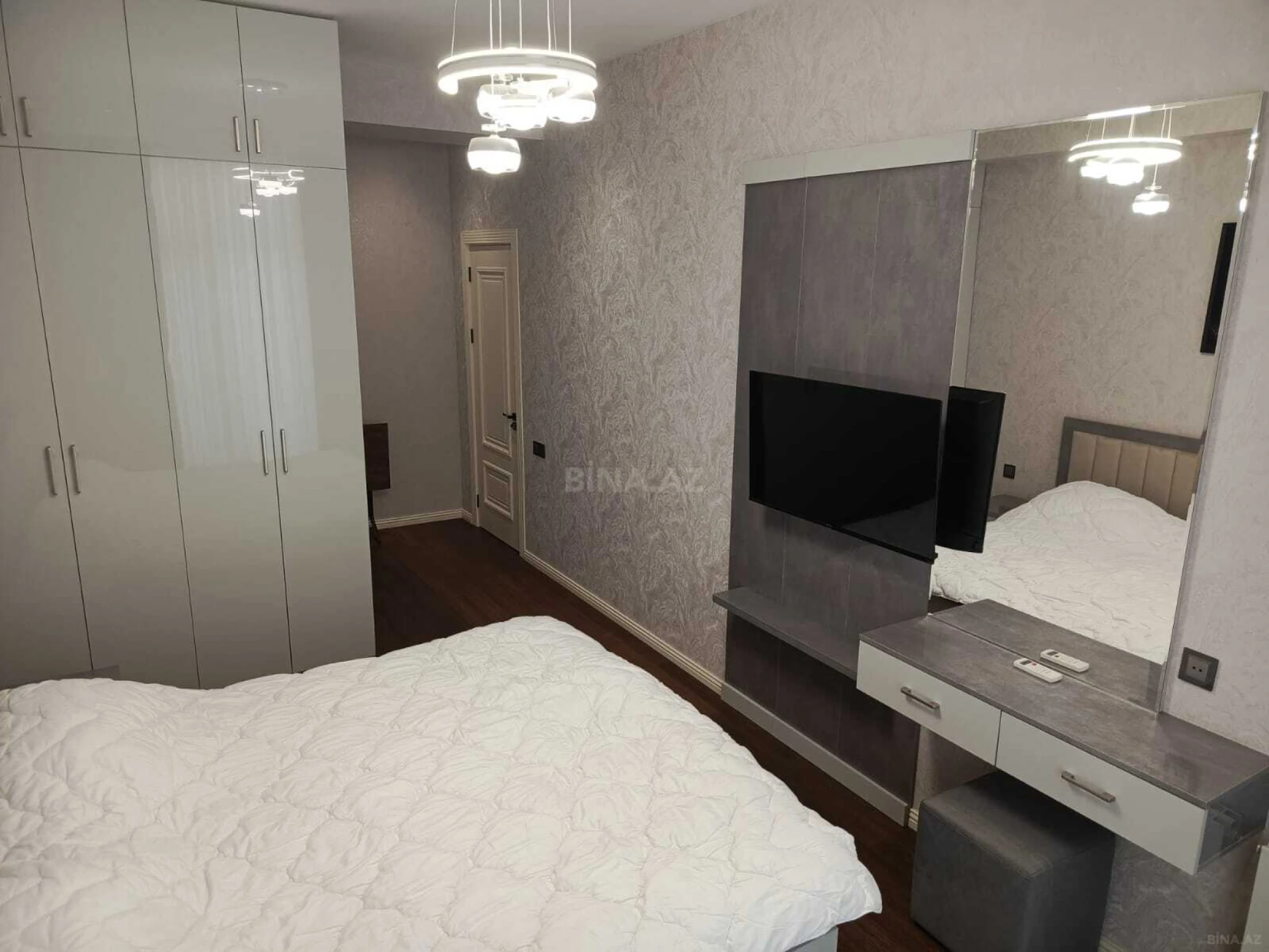 Kirayə verilir 2 otaqlı mənzil 90 m²