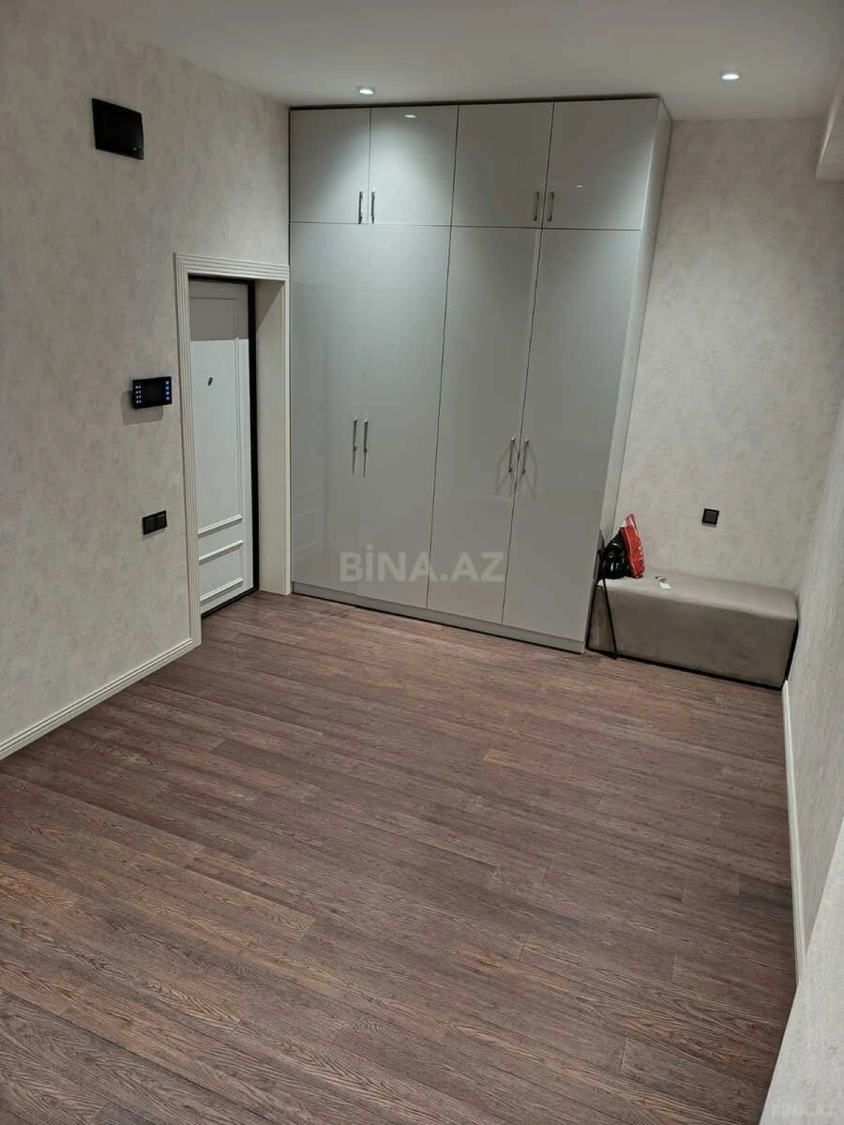 Kirayə verilir 2 otaqlı mənzil 90 m²
