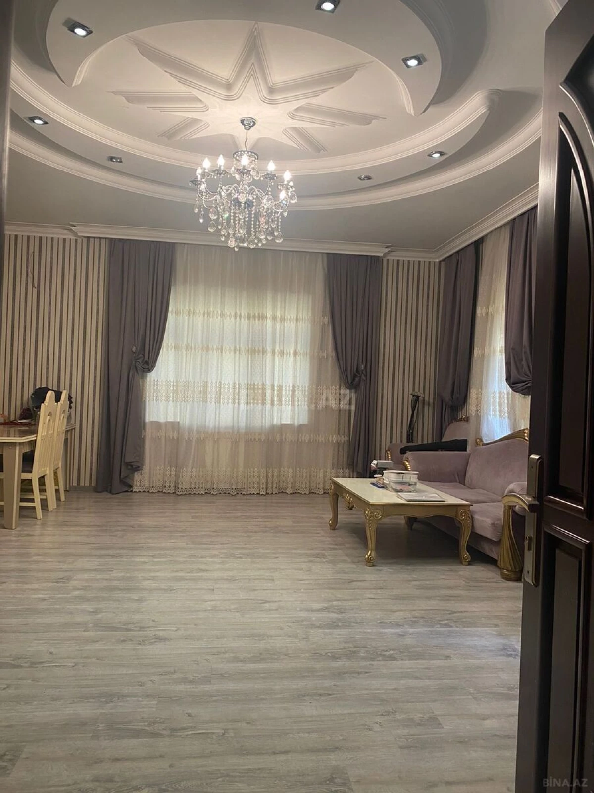 Satılır 4 otaqlı həyət evi 240 m²