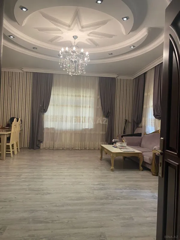 Satılır 4 otaqlı həyət evi 240 m²