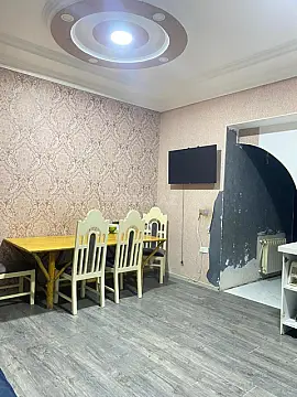 Satılır 4 otaqlı həyət evi 240 m²