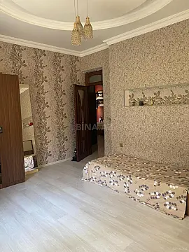 Satılır 4 otaqlı həyət evi 240 m²