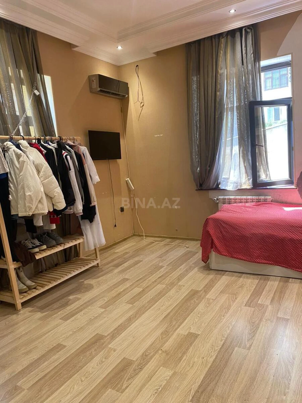 Satılır 4 otaqlı həyət evi 240 m²