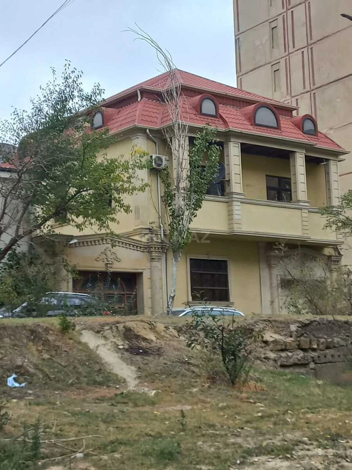 Satılır 4 otaqlı həyət evi 240 m²