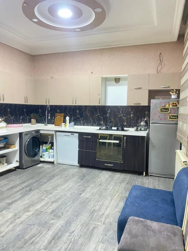 Satılır 4 otaqlı həyət evi 240 m²