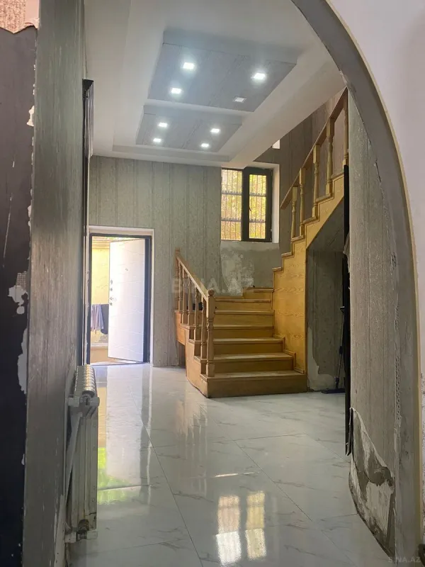 Satılır 4 otaqlı həyət evi 240 m²