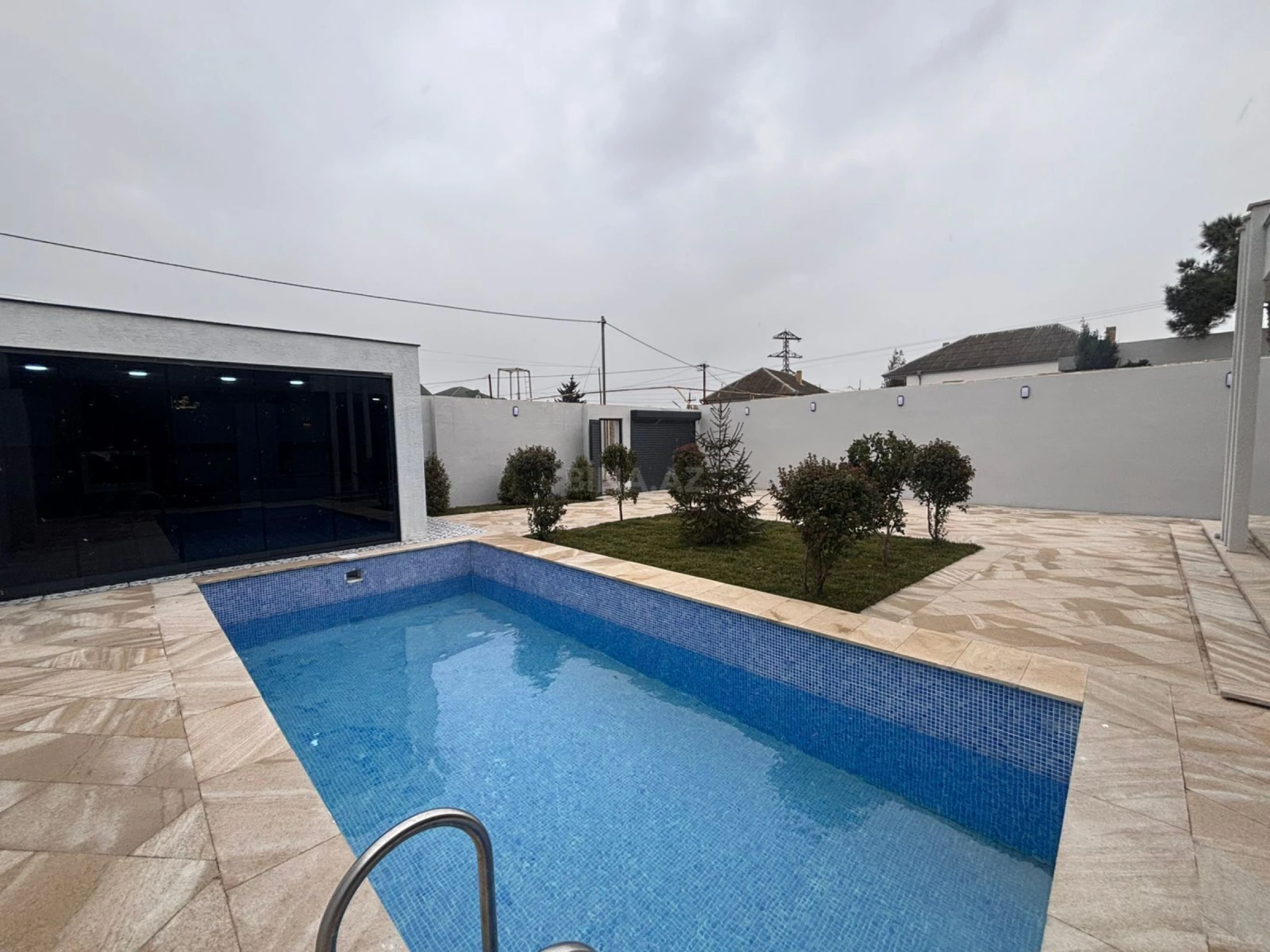 Satılır 4 otaqlı həyət evi 180 m²