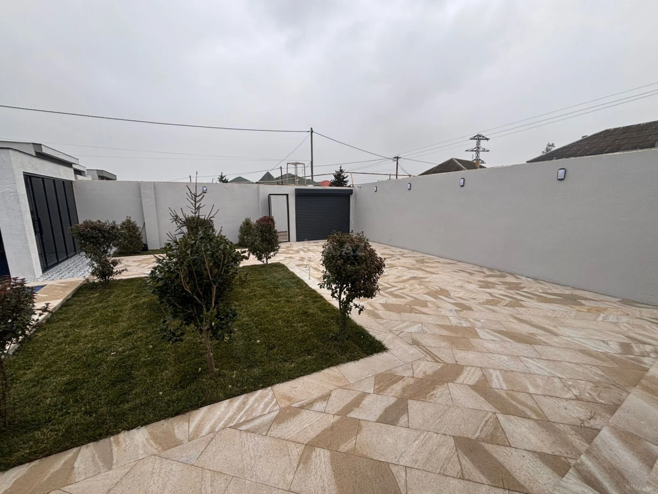 Satılır 4 otaqlı həyət evi 180 m²