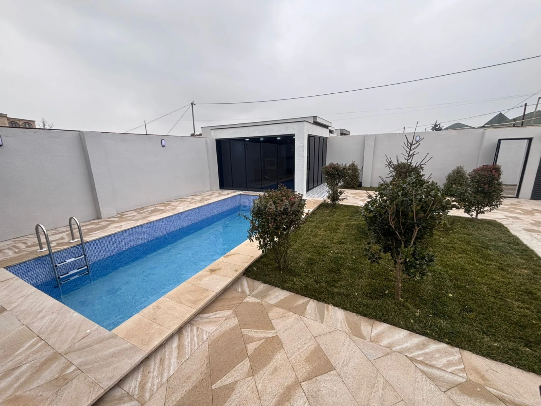 Satılır 4 otaqlı həyət evi 180 m²