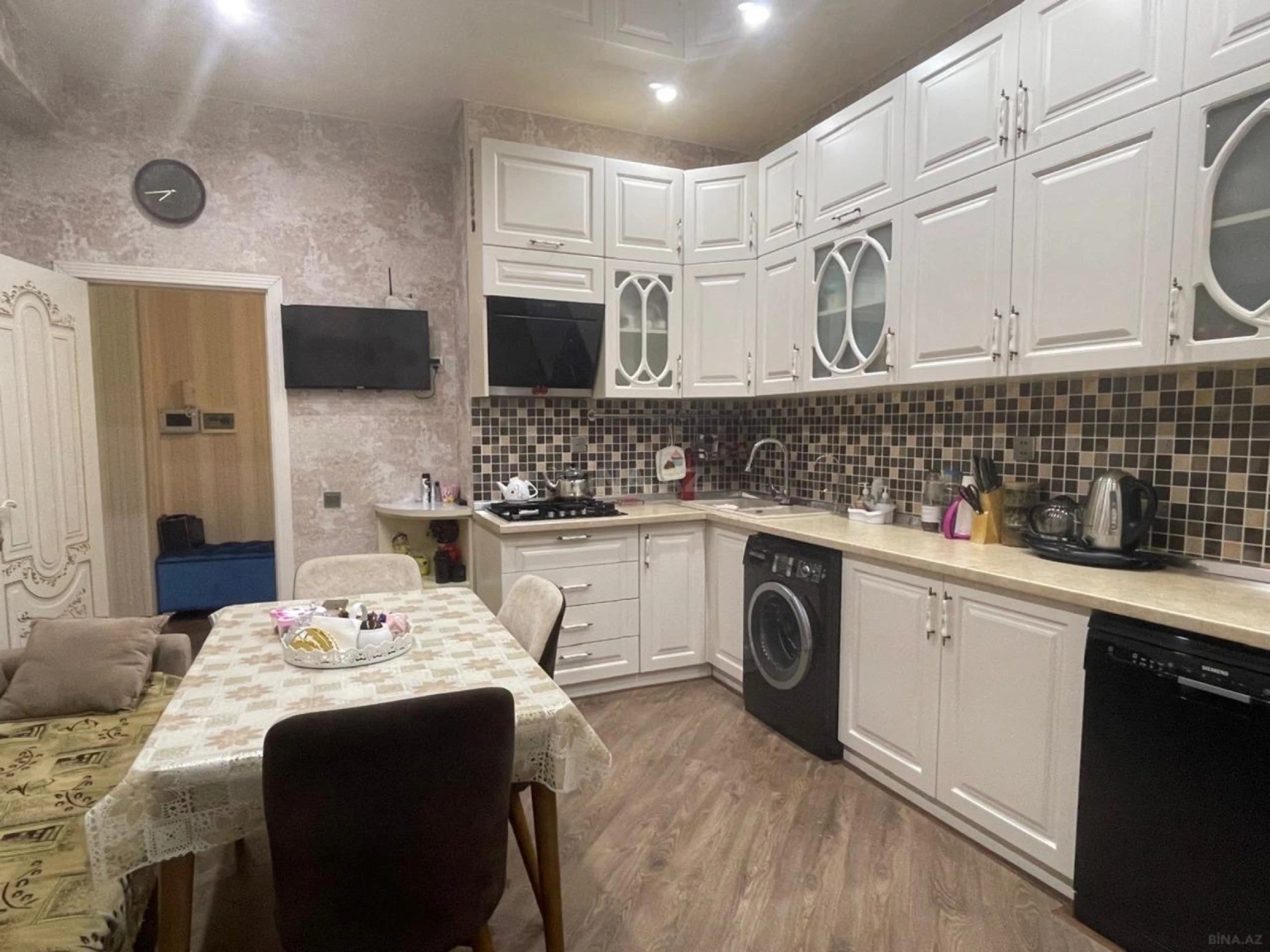 Satılır 2 otaqlı mənzil 93 m²