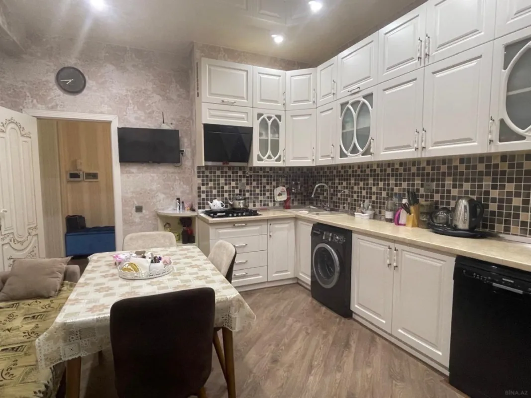 Satılır 2 otaqlı mənzil 93 m²