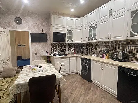 Satılır 2 otaqlı mənzil 93 m²