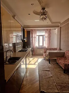 Satılır 4 otaqlı mənzil 185 m²