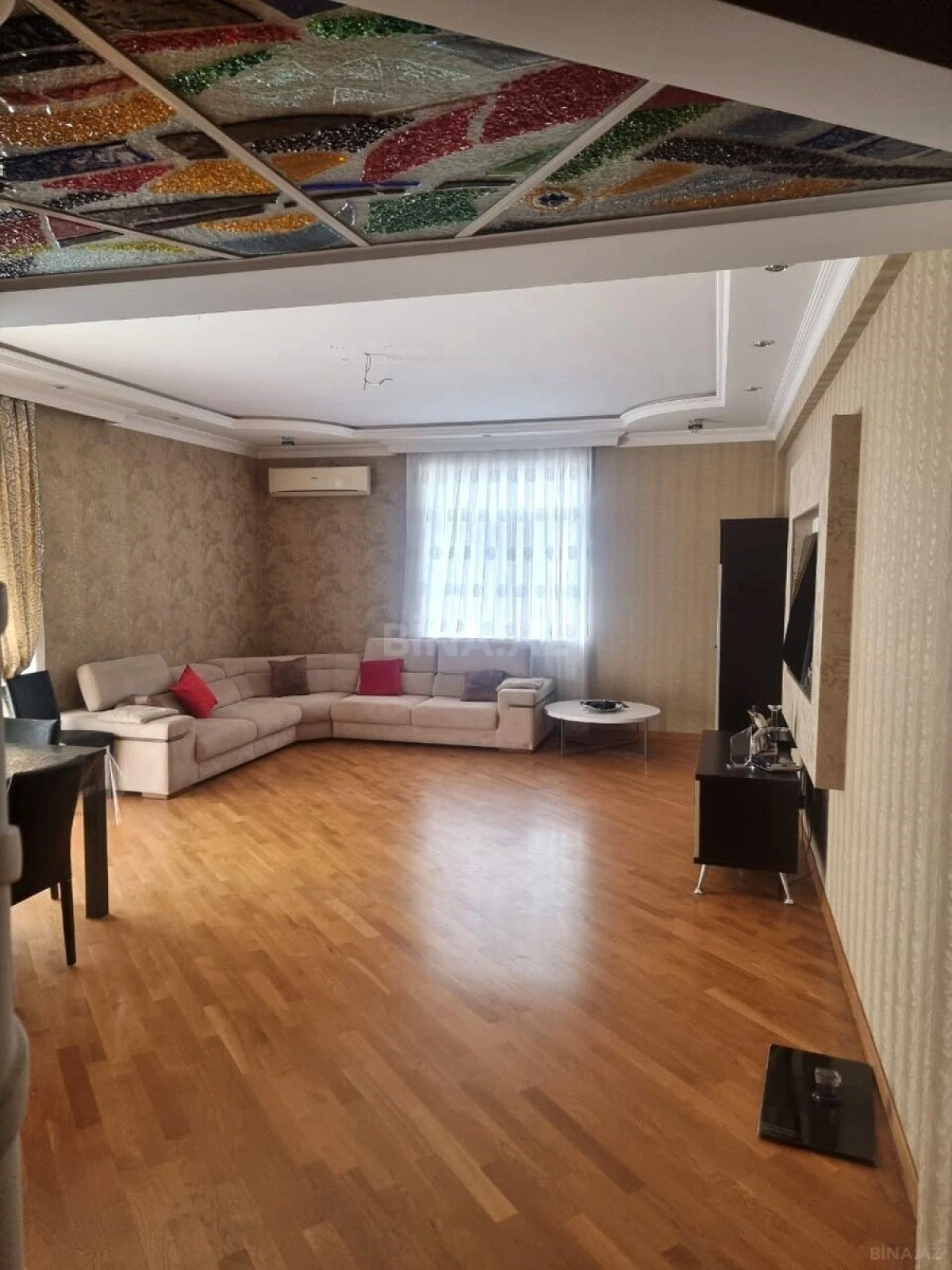 Satılır 4 otaqlı mənzil 185 m²