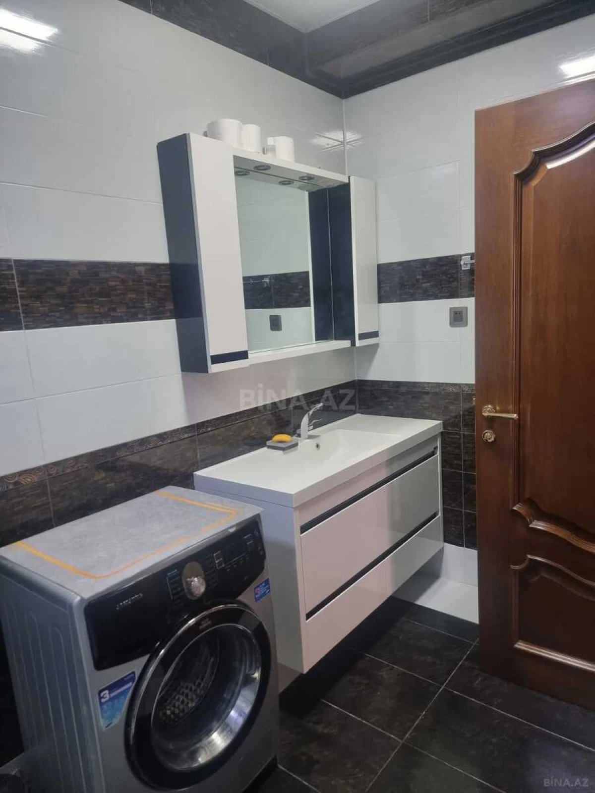 Satılır 4 otaqlı mənzil 185 m²