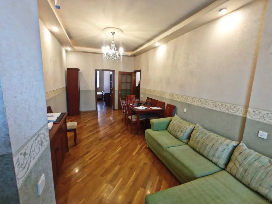 Satılır 2 otaqlı mənzil 70 m²