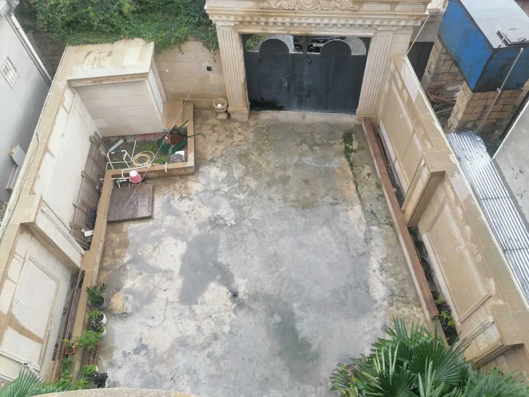 Satılır 6 otaqlı həyət evi 330 m²