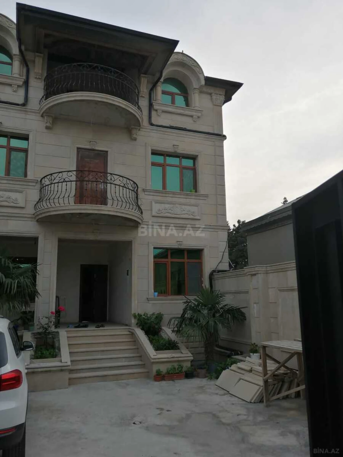 Satılır 6 otaqlı həyət evi 330 m²