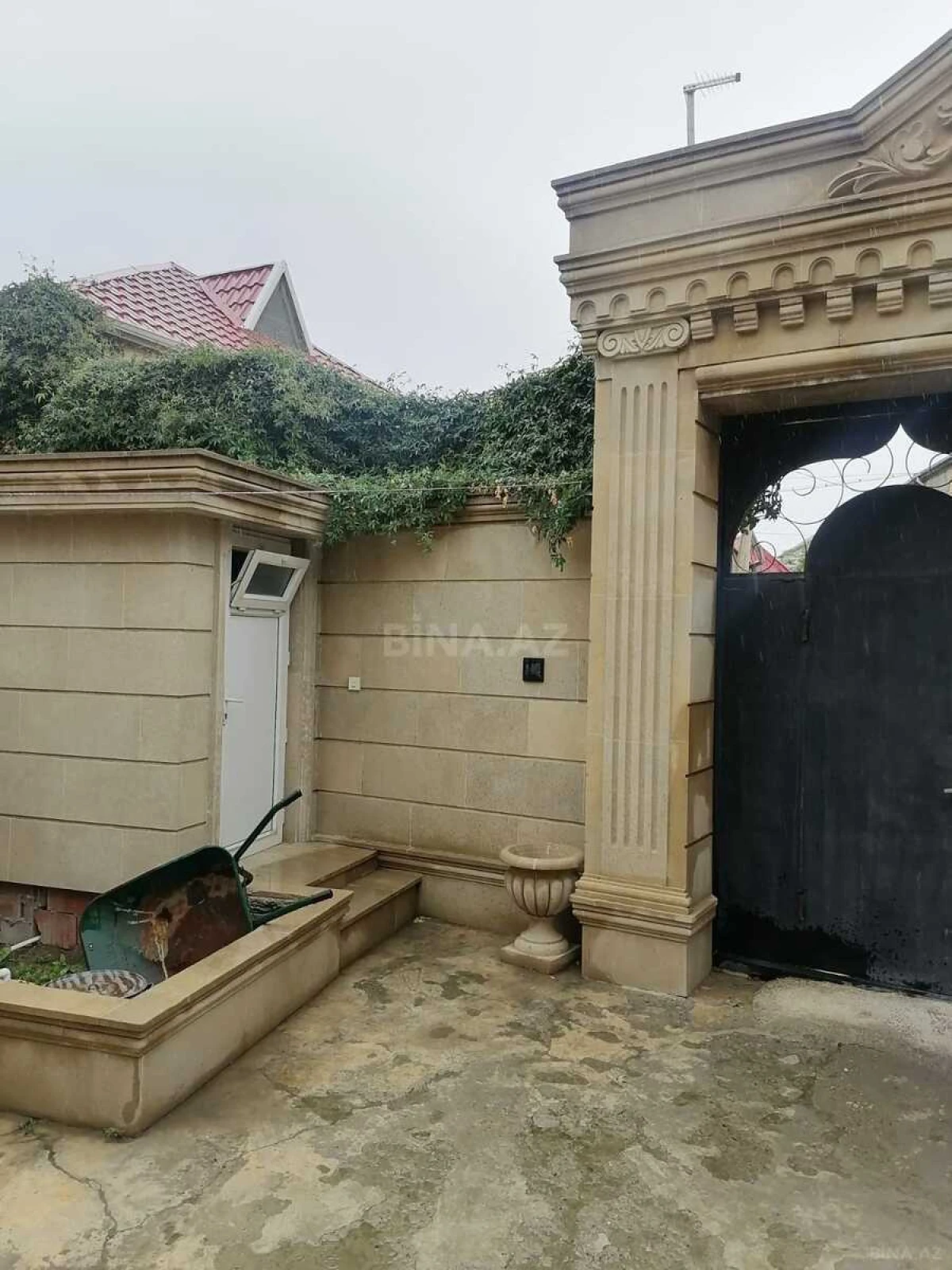 Satılır 6 otaqlı həyət evi 330 m²