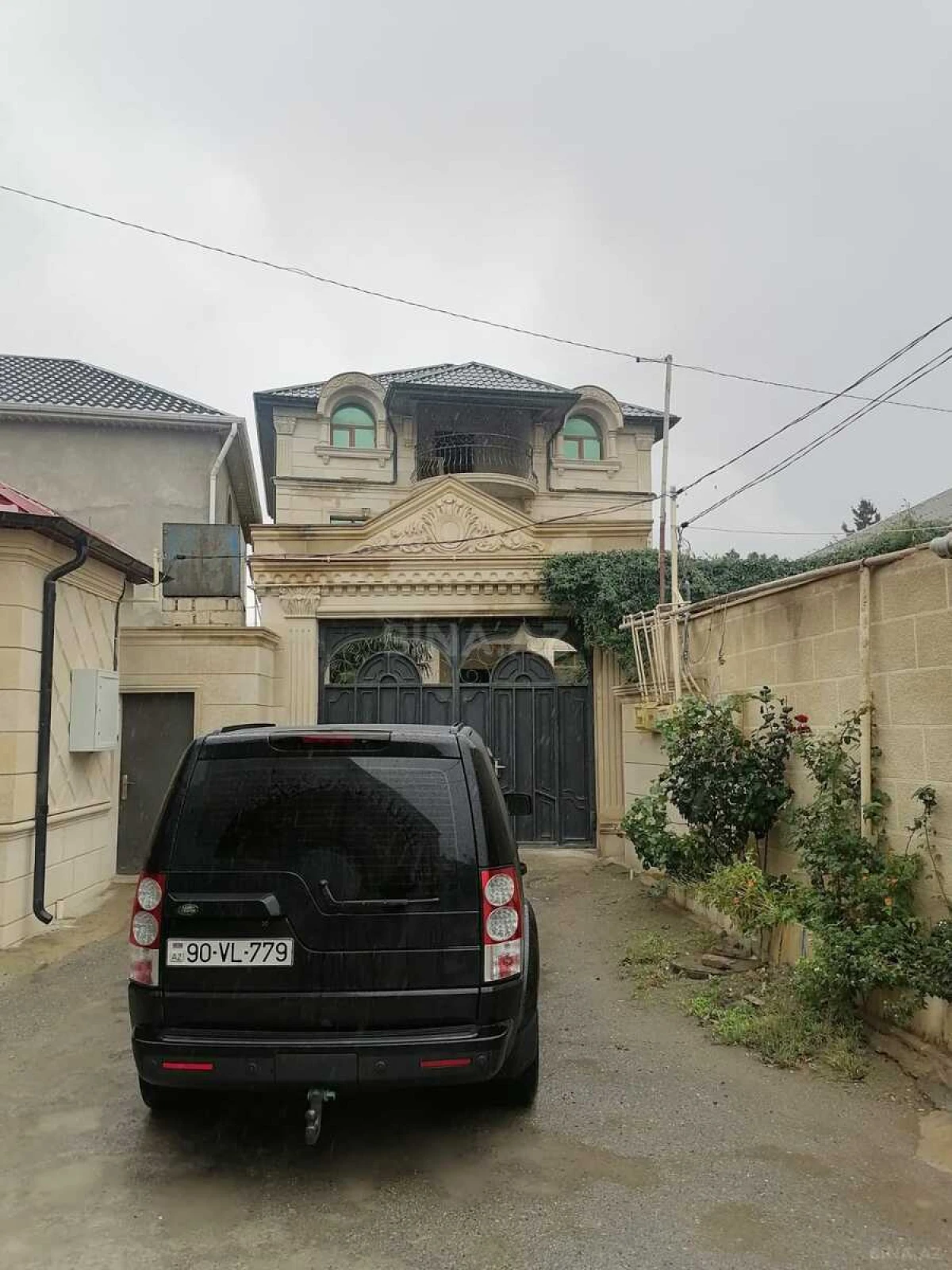 Satılır 6 otaqlı həyət evi 330 m²