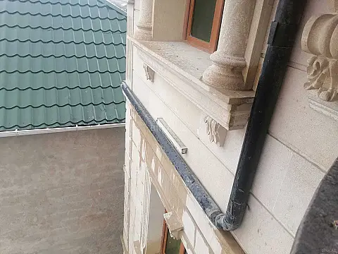 Satılır 6 otaqlı həyət evi 330 m²