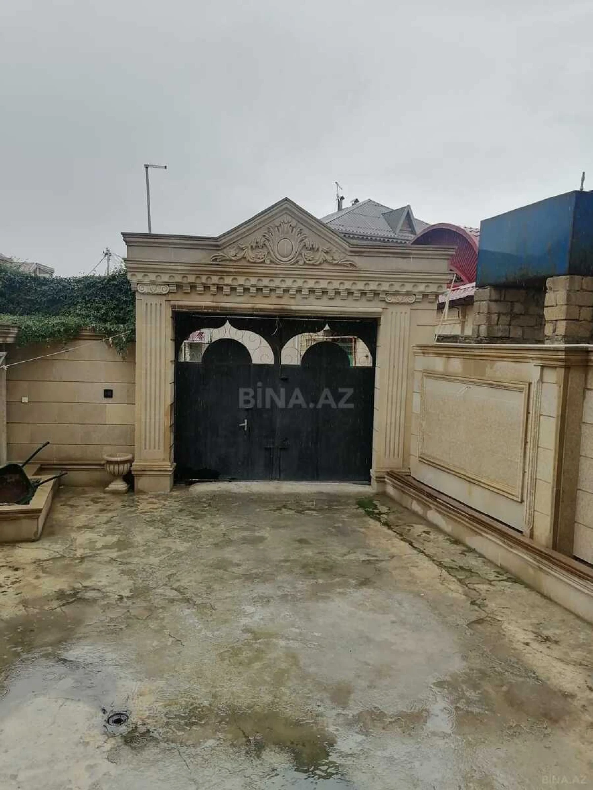 Satılır 6 otaqlı həyət evi 330 m²