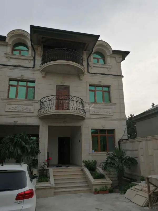 Satılır 6 otaqlı həyət evi 330 m²
