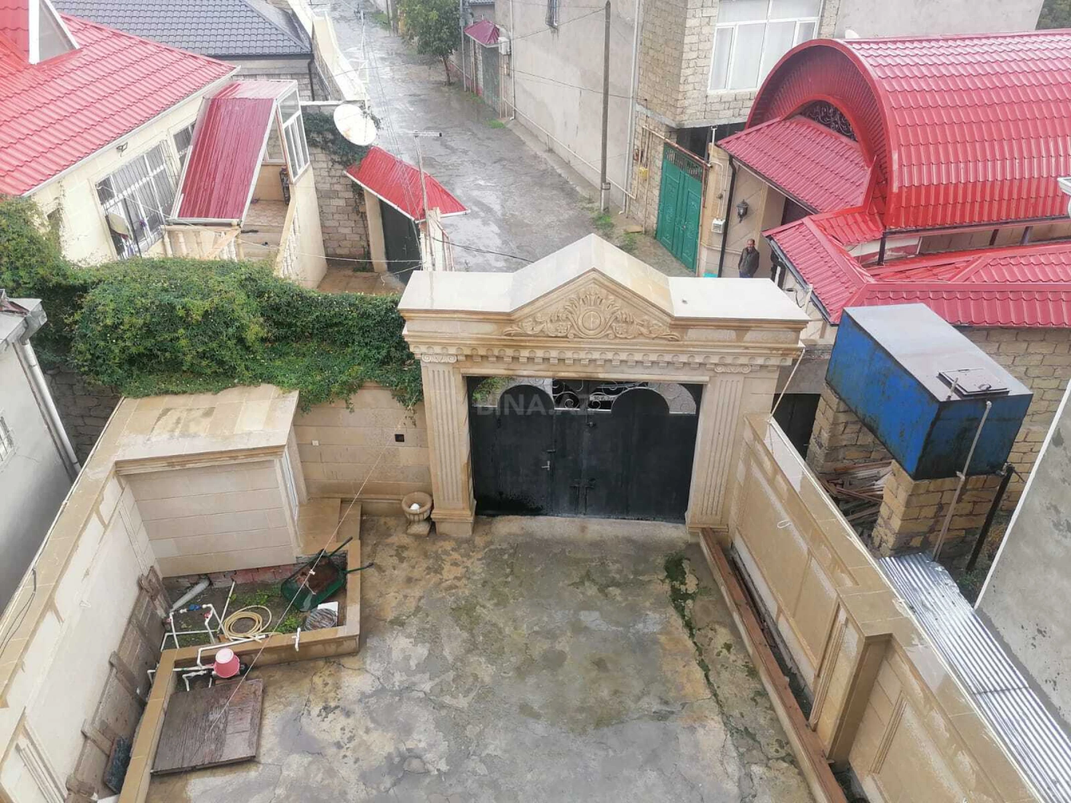 Satılır 6 otaqlı həyət evi 330 m²