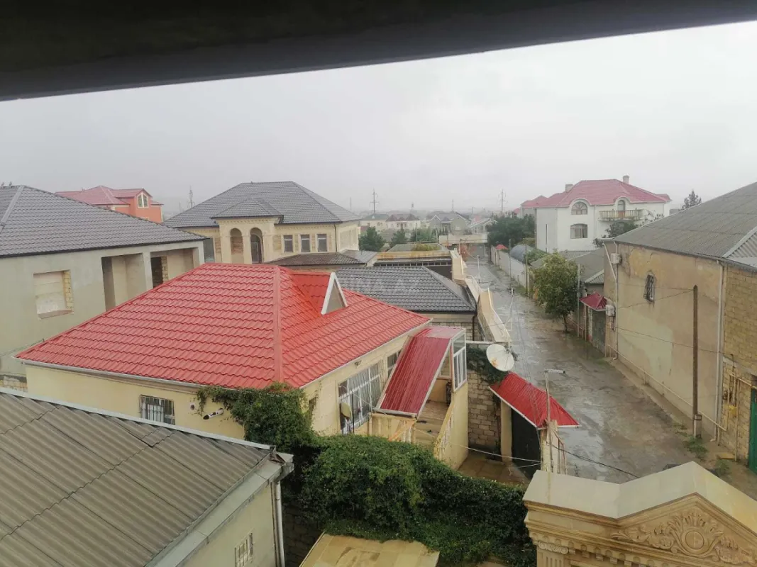 Satılır 6 otaqlı həyət evi 330 m²