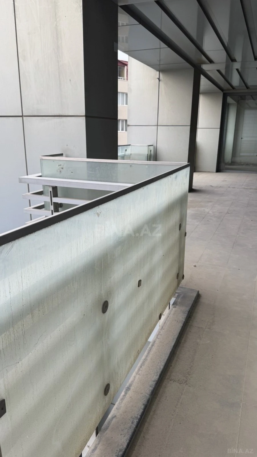 Satılır 4 otaqlı mənzil 307 m²