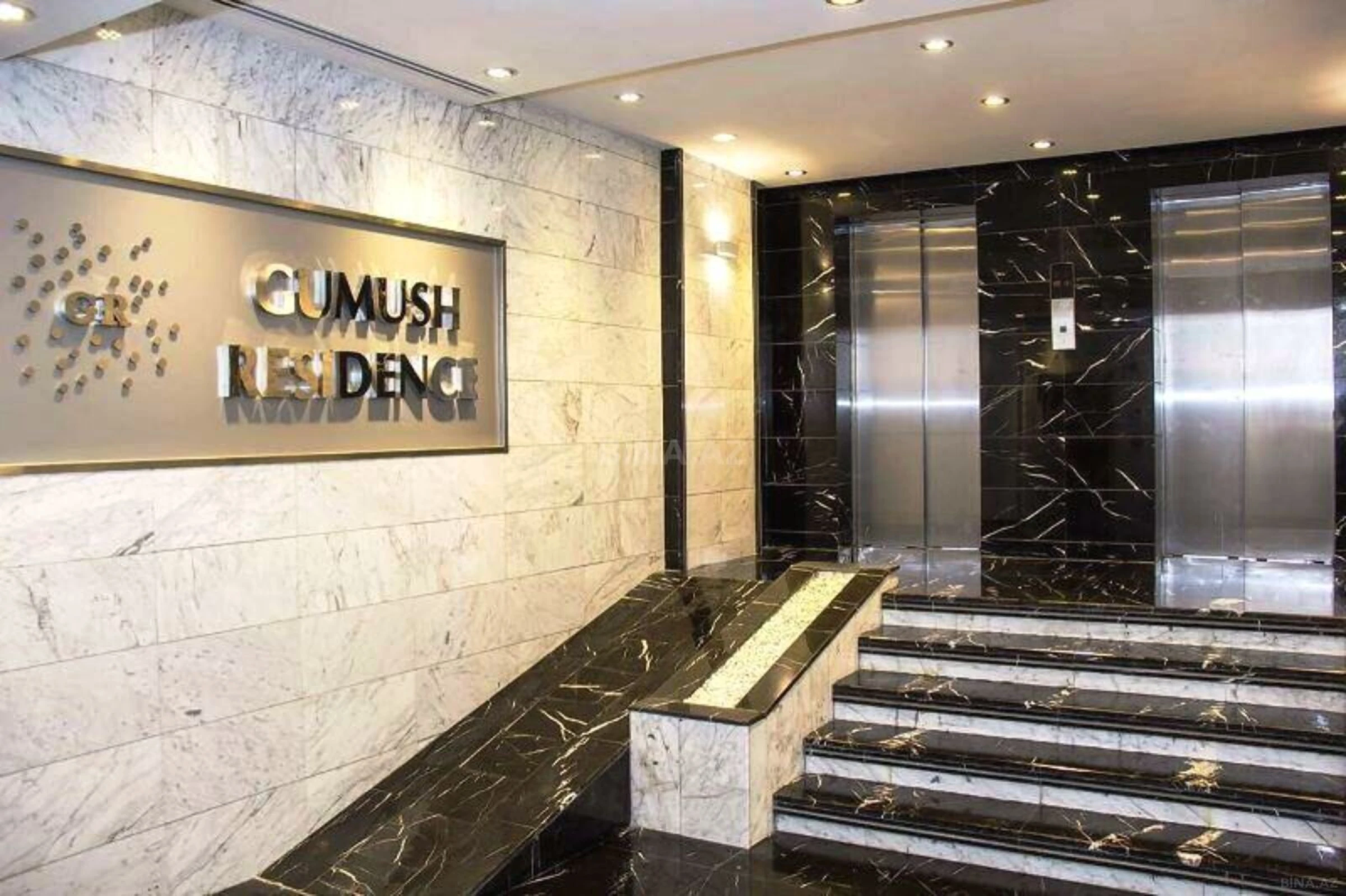 Satılır 4 otaqlı mənzil 307 m²