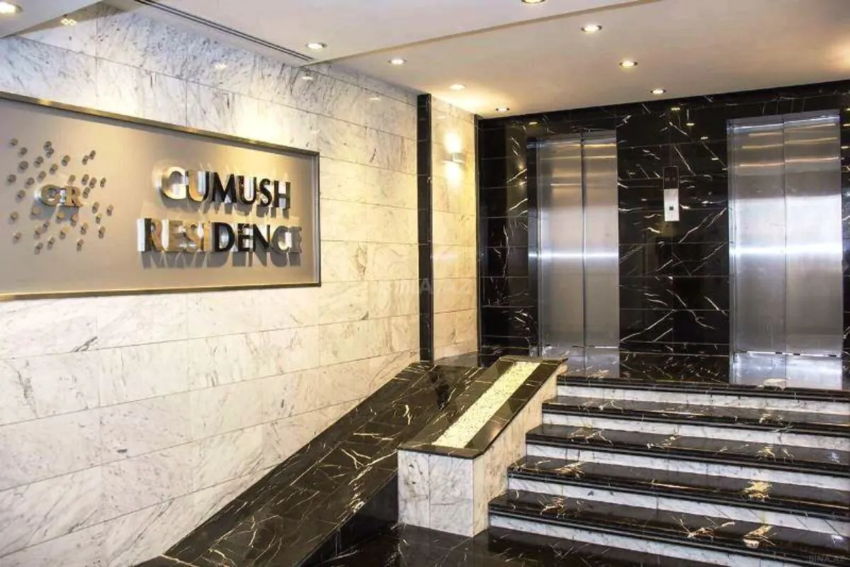 Satılır 4 otaqlı mənzil 307 m²