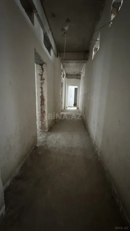 Satılır 4 otaqlı mənzil 307 m²