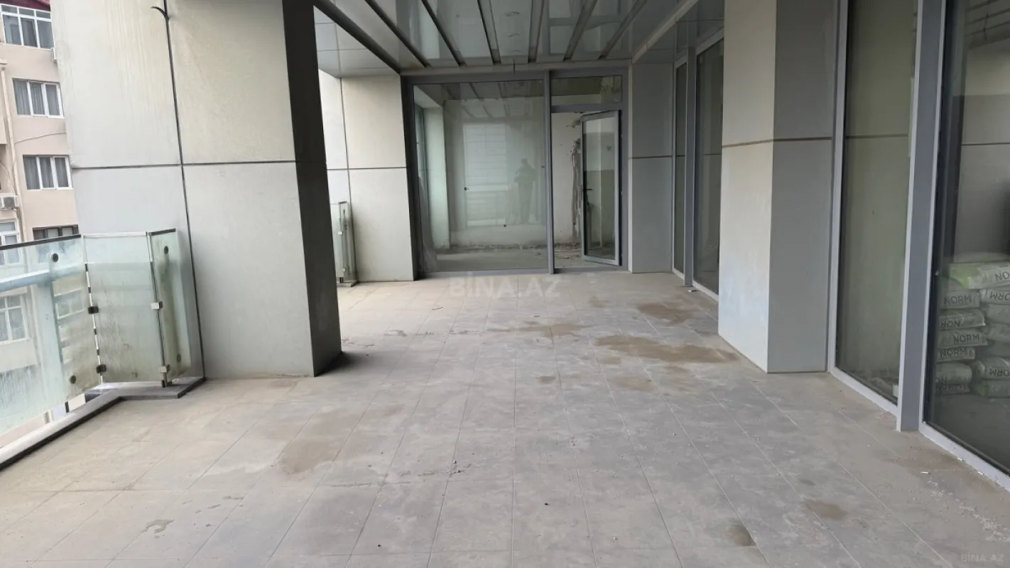 Satılır 4 otaqlı mənzil 307 m²