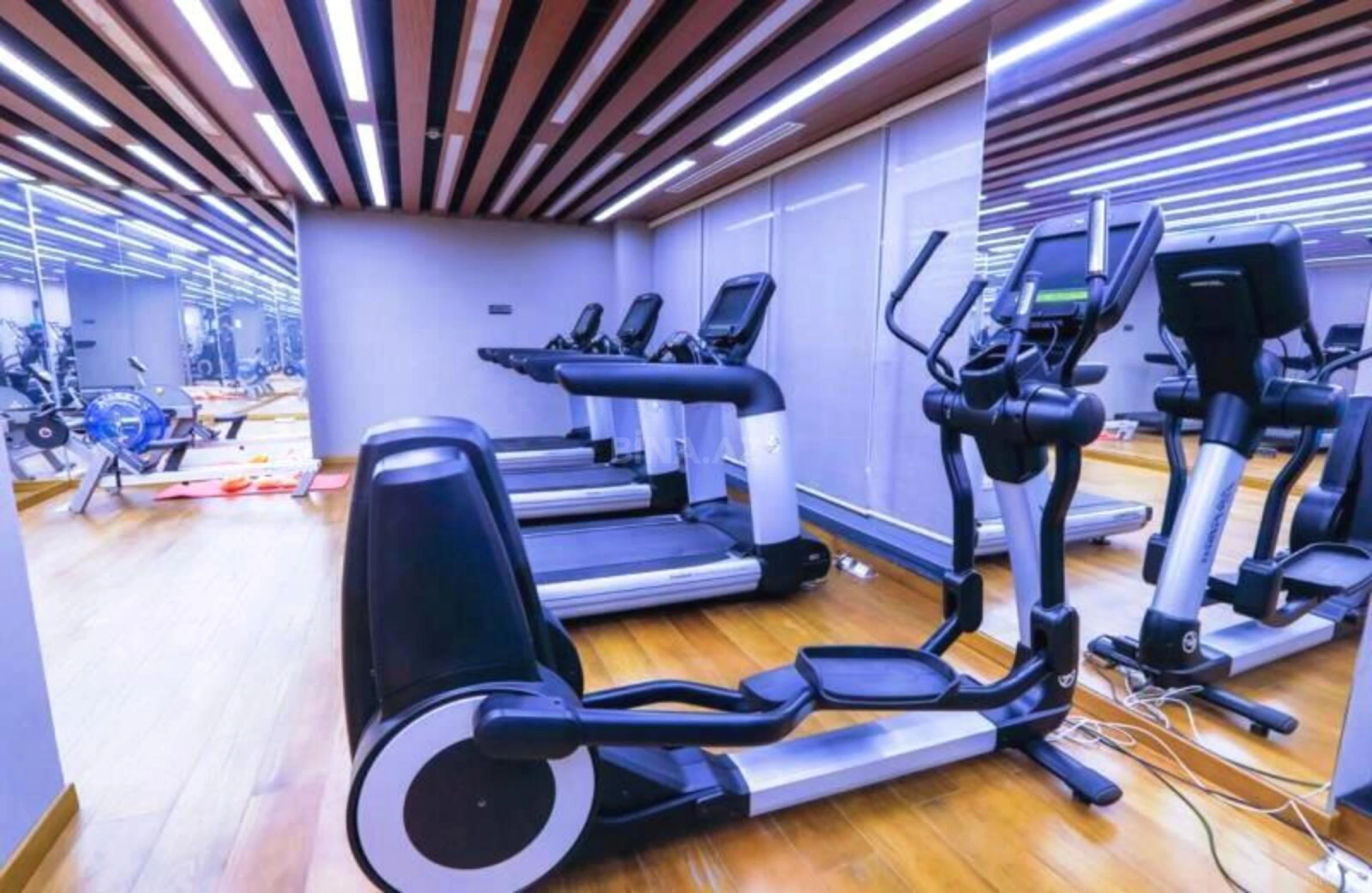 Satılır 4 otaqlı mənzil 307 m²