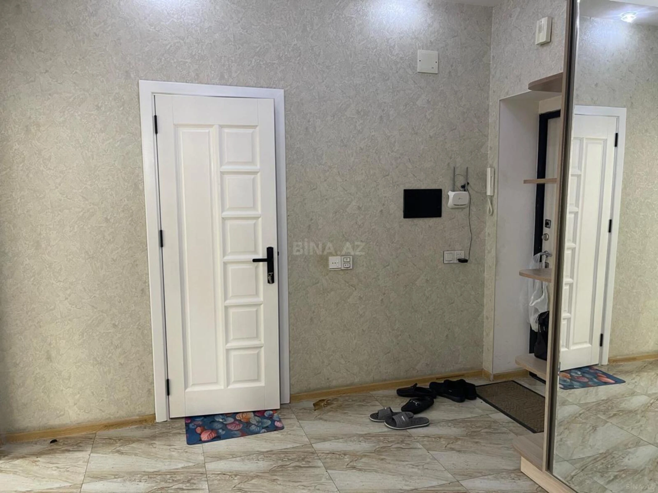 Satılır 2 otaqlı mənzil 101 m²