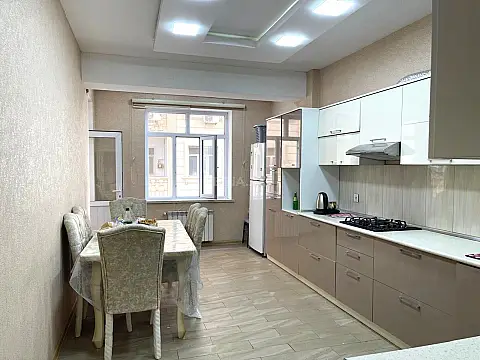 Satılır 2 otaqlı mənzil 101 m²