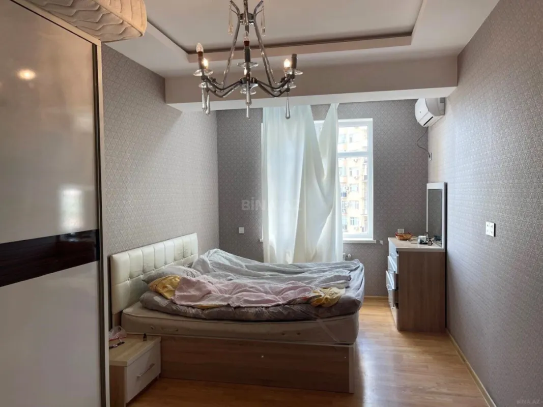 Satılır 2 otaqlı mənzil 101 m²