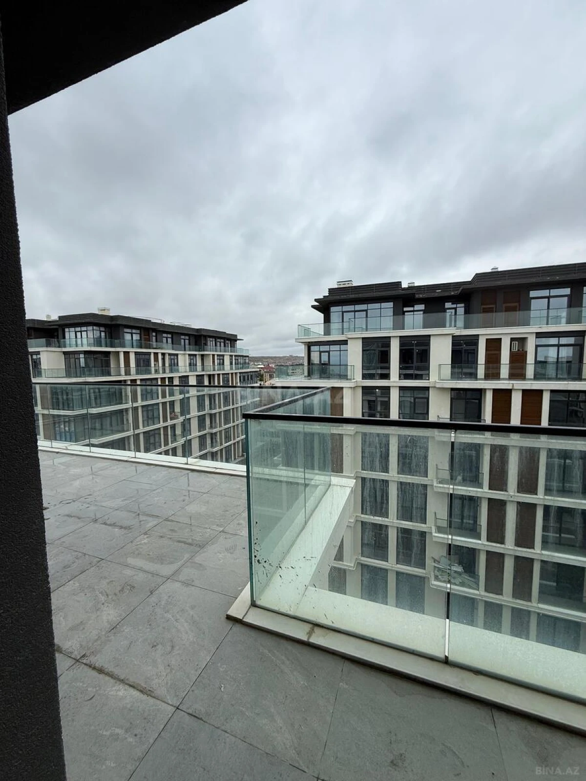 Satılır 2 otaqlı mənzil 91.9 m²