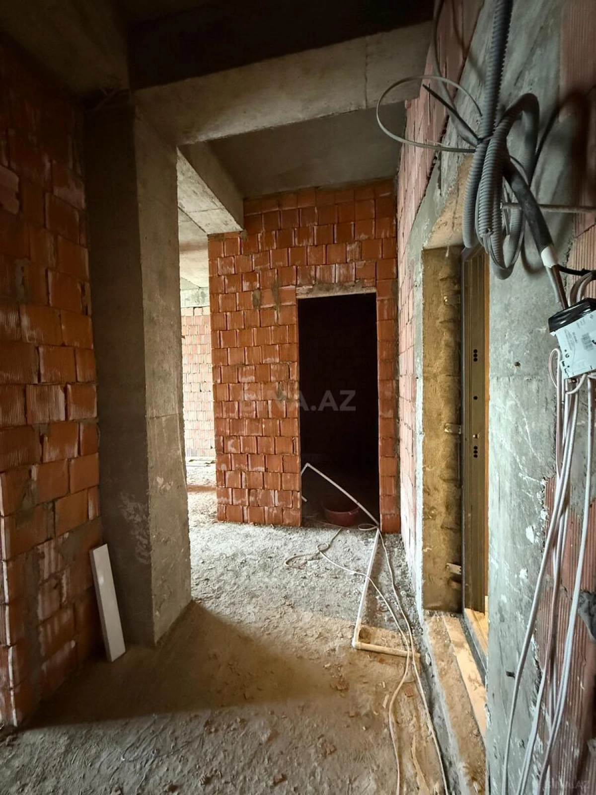 Satılır 2 otaqlı mənzil 91.9 m²