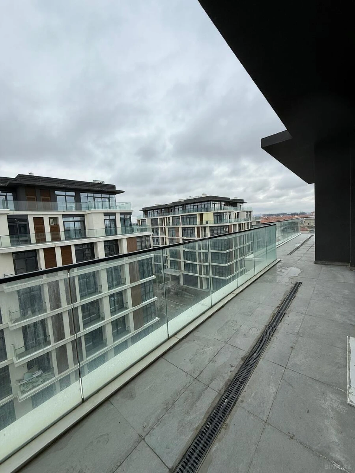 Satılır 2 otaqlı mənzil 91.9 m²