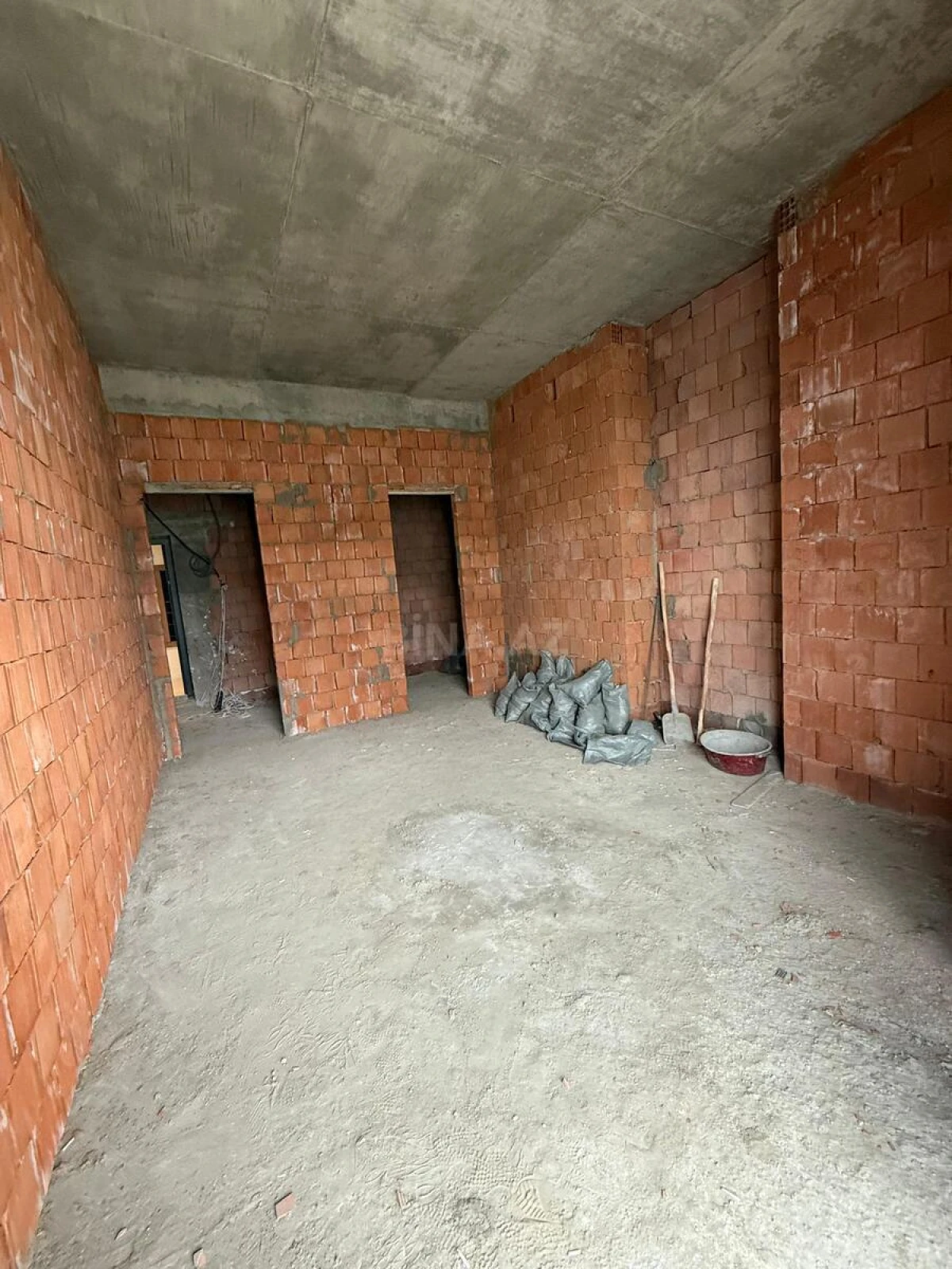 Satılır 2 otaqlı mənzil 91.9 m²