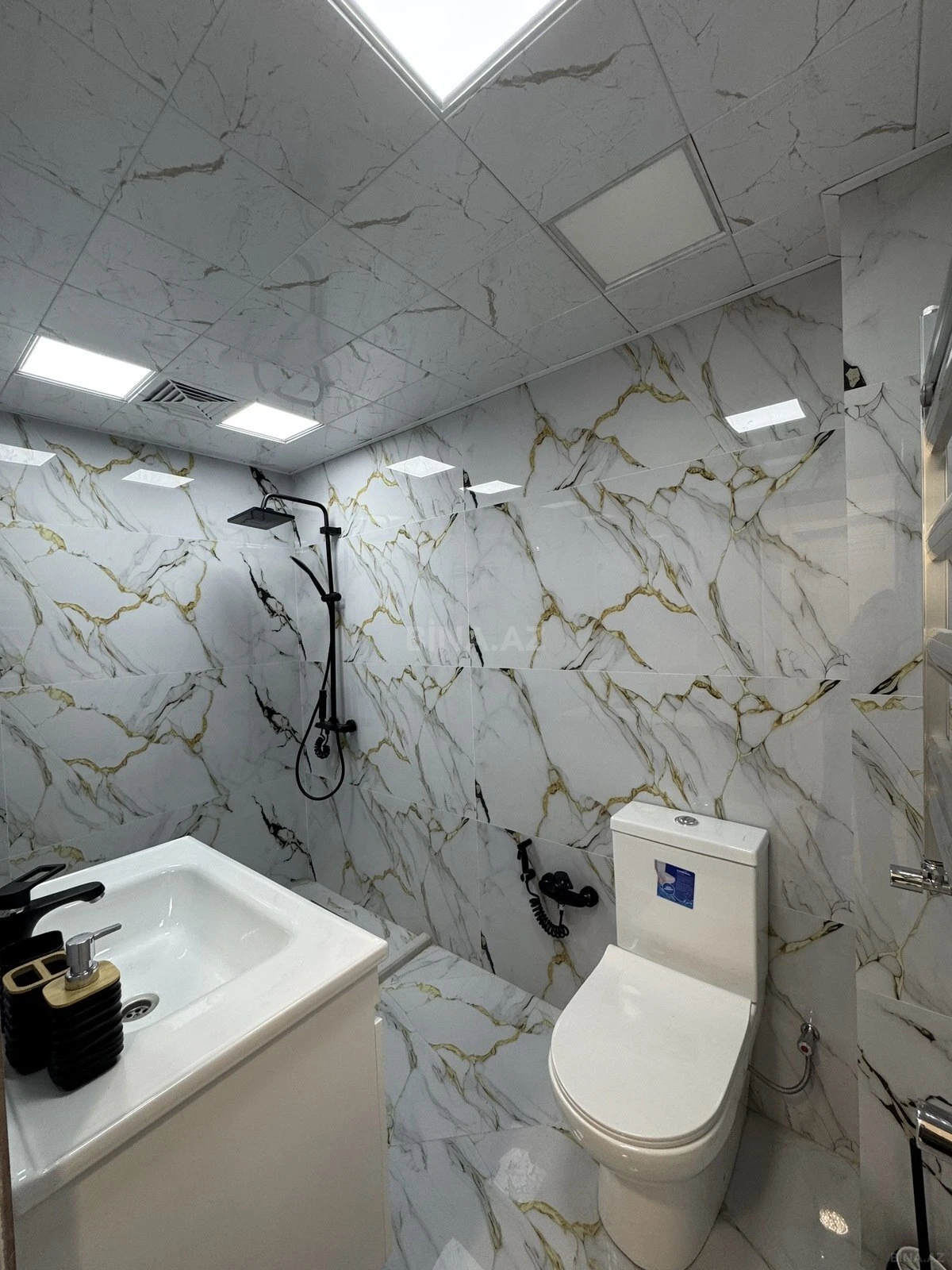 Satılır 2 otaqlı mənzil 67 m²