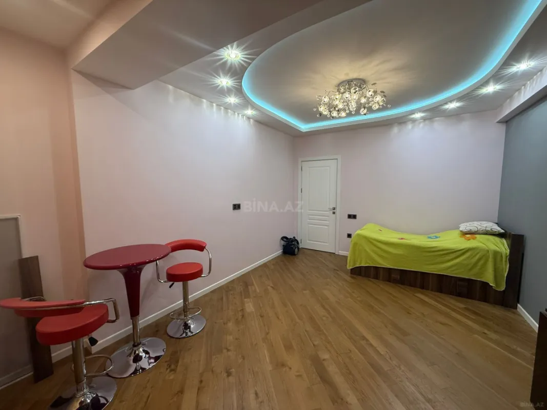 Kirayə verilir 4 otaqlı mənzil 130 m²