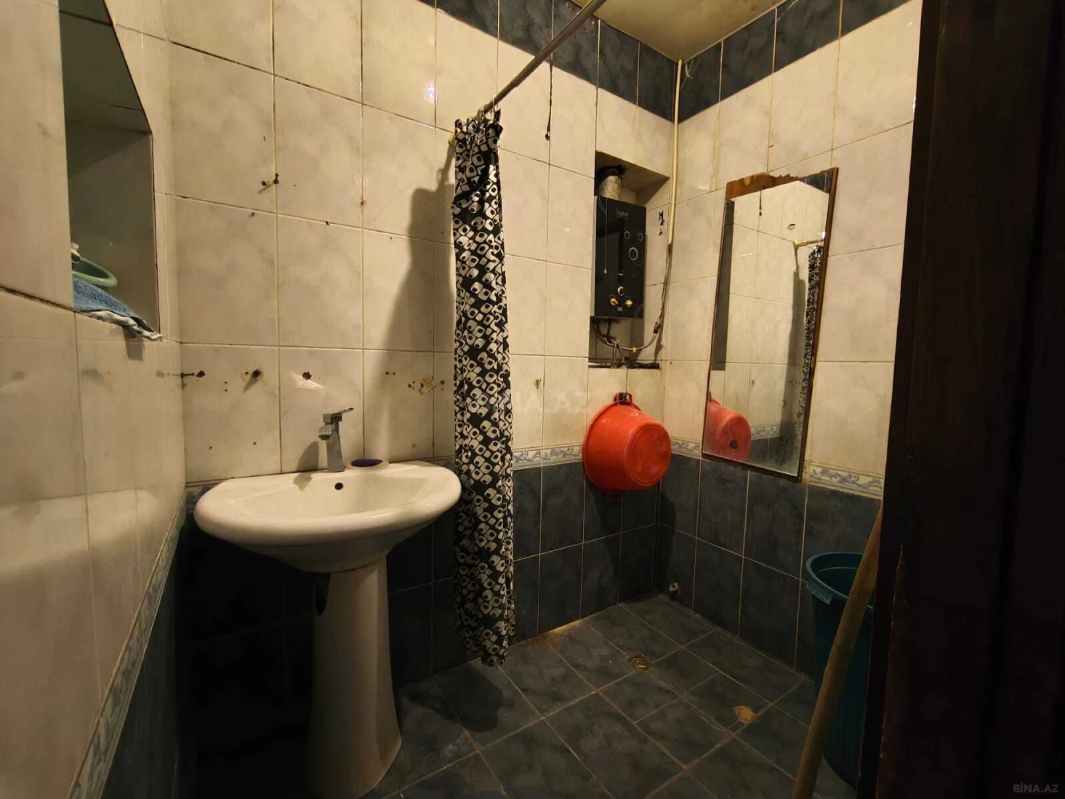 Satılır 3 otaqlı mənzil 140 m²