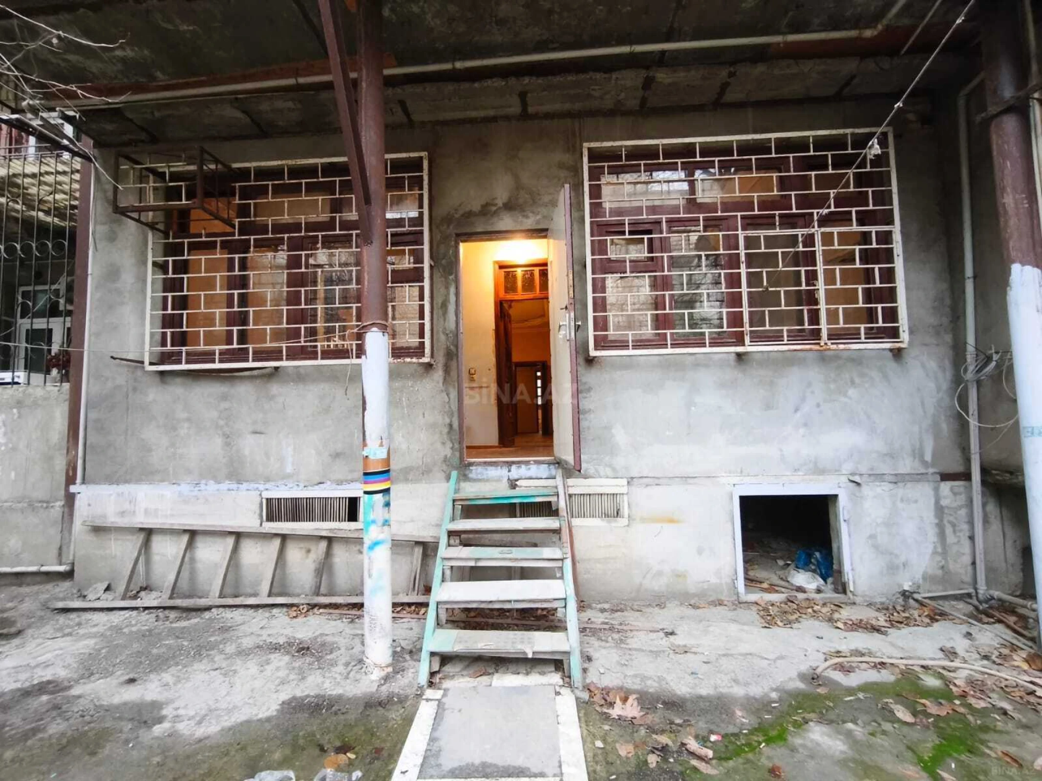 Satılır 3 otaqlı mənzil 140 m²